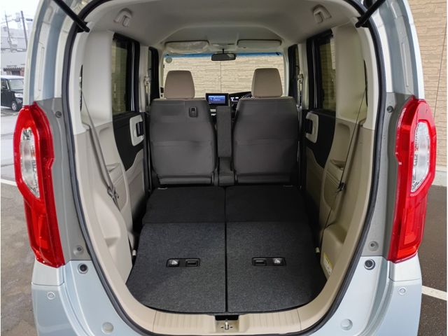 HONDA N BOX 2018 Image 31