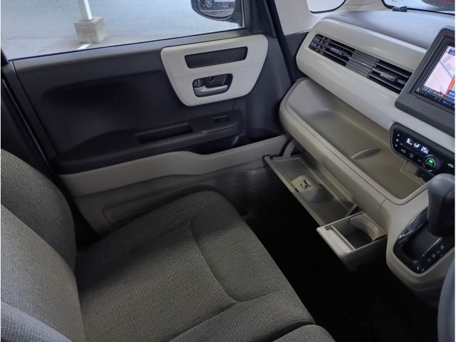 HONDA N BOX 2018 Image 31