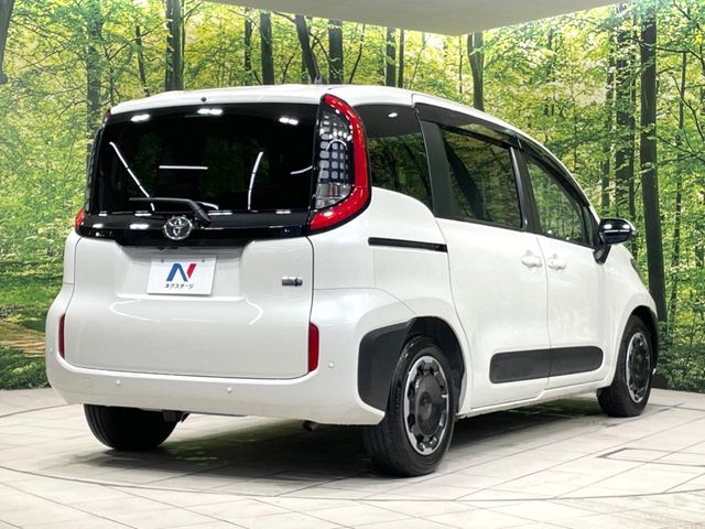 TOYOTA SIENTA HYBRID 2024 Image 31