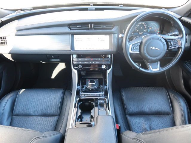 JAGUAR XFSERIES SPOR 2018 Image 31