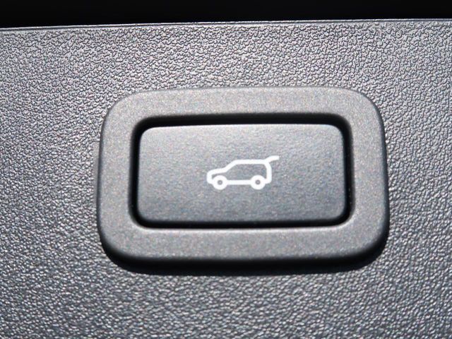 JAGUAR XFSERIES SPOR 2018 Image 31