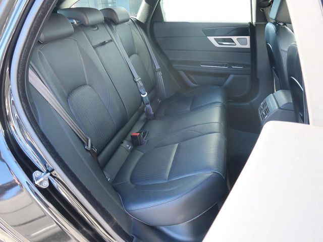 JAGUAR XFSERIES SPOR 2018 Image 31