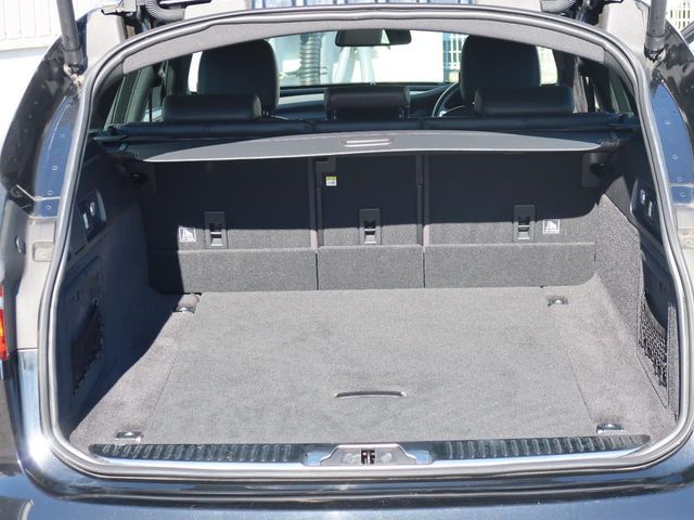 JAGUAR XFSERIES SPOR 2018 Image 31