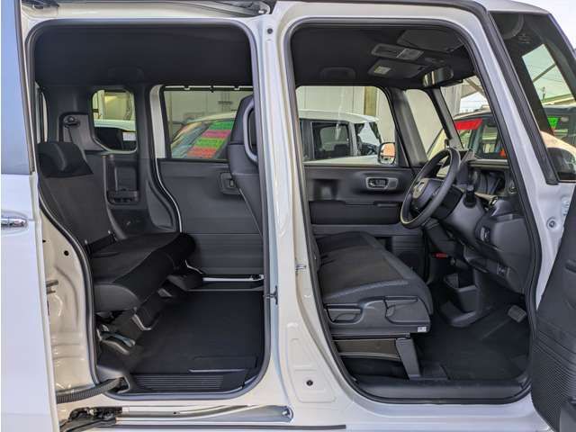 HONDA N BOX CUSTOM 2024 Image 31