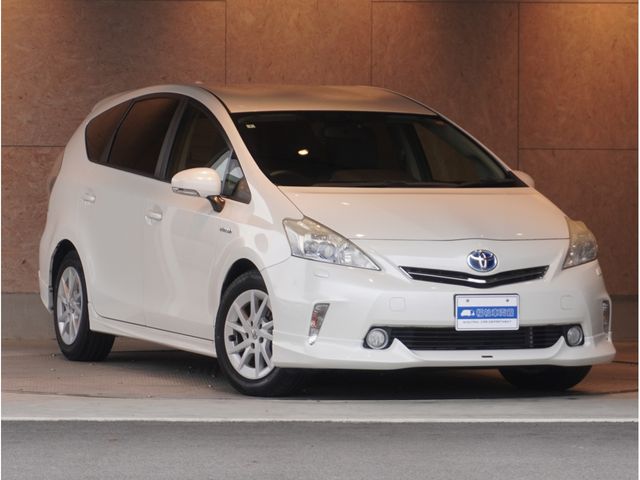 TOYOTA PRIUS ALPHA 2012 Image 31