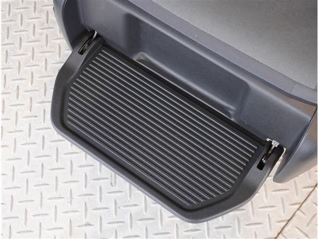 TOYOTA PRIUS ALPHA 2012 Image 31