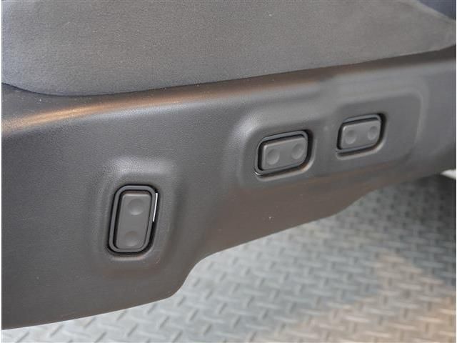 TOYOTA PRIUS ALPHA 2012 Image 31