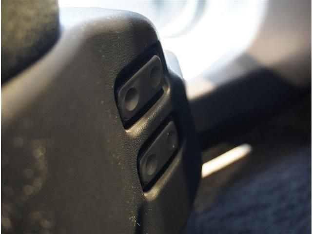 TOYOTA PRIUS ALPHA 2012 Image 31