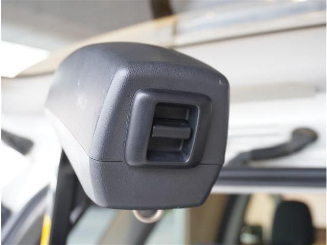 TOYOTA PRIUS ALPHA 2012 Image 31