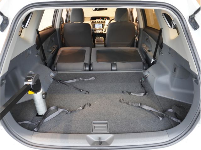 TOYOTA PRIUS ALPHA 2012 Image 31