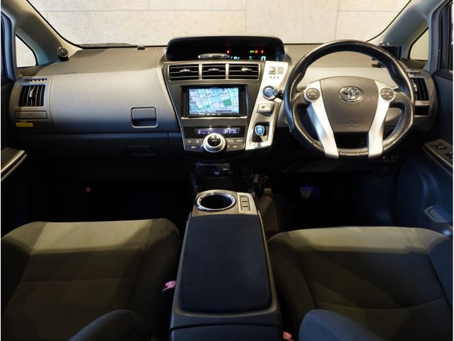 TOYOTA PRIUS ALPHA 2012 Image 31