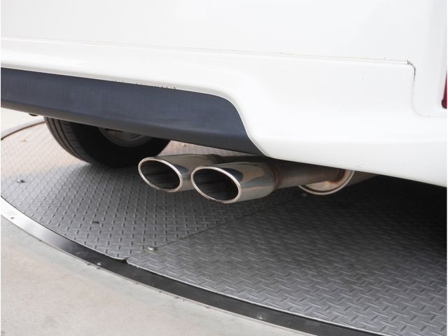 TOYOTA PRIUS ALPHA 2012 Image 31