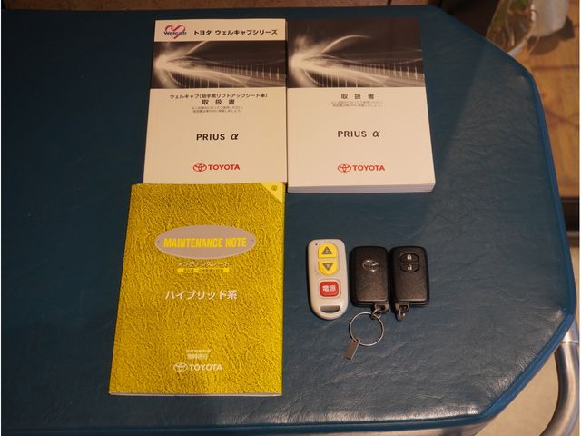 TOYOTA PRIUS ALPHA 2012 Image 31