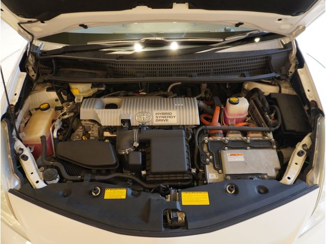TOYOTA PRIUS ALPHA 2012 Image 31