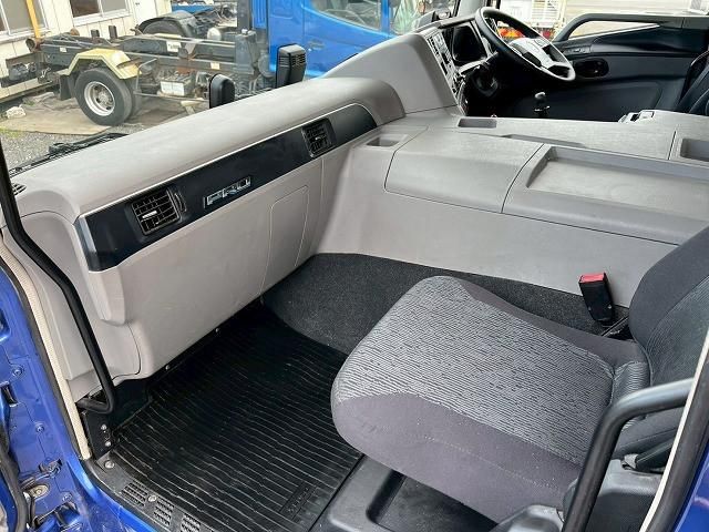 MITSUBISHI FUSOU SUPER GREAT 2017 Image 31