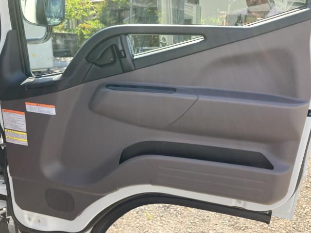 MITSUBISHI CANTER 2024 Image 31