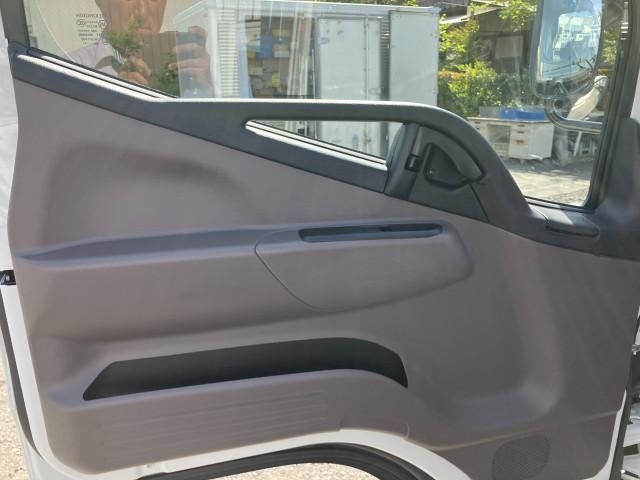 MITSUBISHI CANTER 2024 Image 31