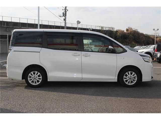 TOYOTA VOXY HYBRID 2017 Image 31