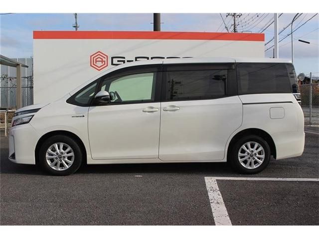 TOYOTA VOXY HYBRID 2017 Image 31