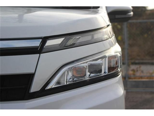 TOYOTA VOXY HYBRID 2017 Image 31