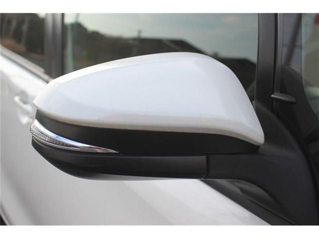 TOYOTA VOXY HYBRID 2017 Image 31