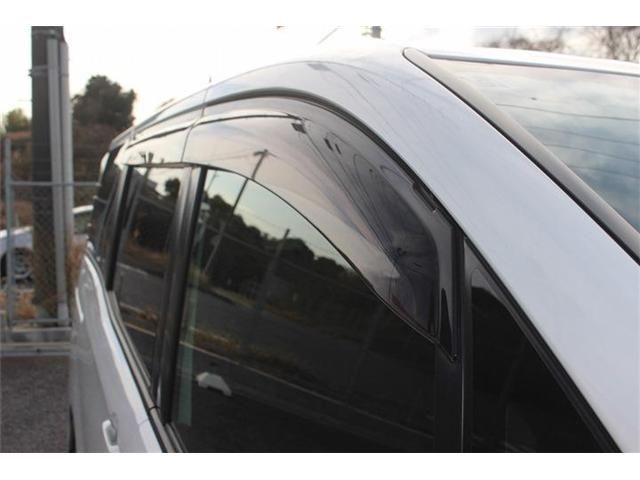 TOYOTA VOXY HYBRID 2017 Image 31