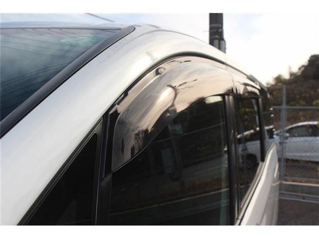 TOYOTA VOXY HYBRID 2017 Image 31