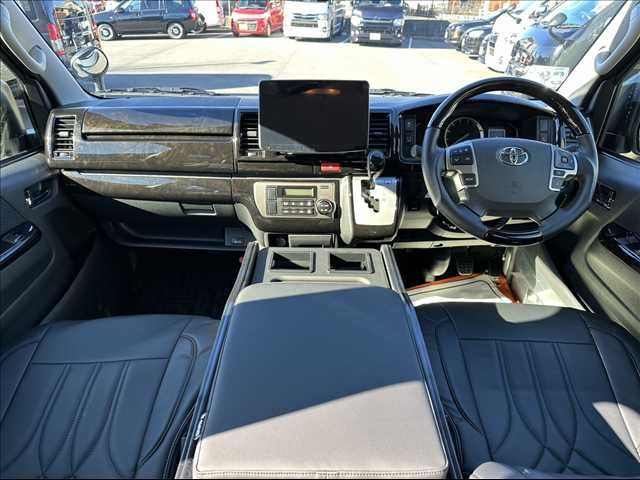 TOYOTA HIACE VAN 2WD 2025 Image 31