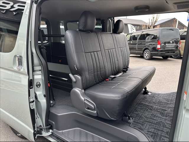 TOYOTA HIACE VAN 2WD 2025 Image 31