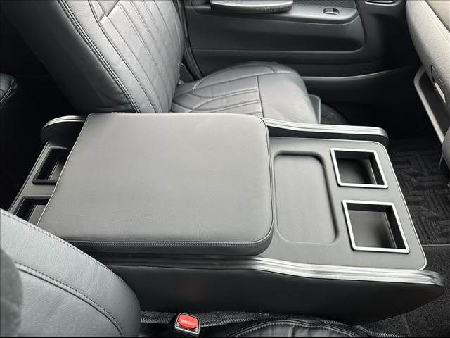 TOYOTA HIACE VAN 2WD 2025 Image 31