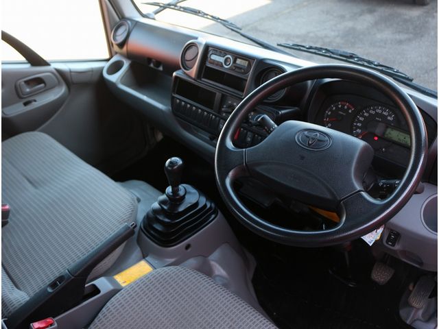 TOYOTA DYNA 2017 Image 31