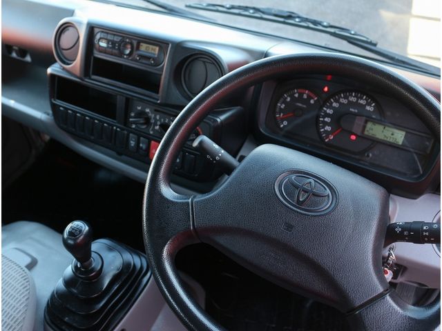 TOYOTA DYNA 2017 Image 31