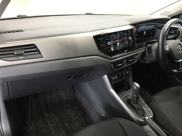 VOLKSWAGEN POLO 2018 Image 31