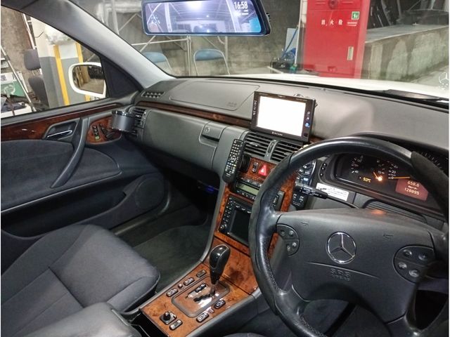 MERCEDES BENZ E CLAS 2003 Image 31