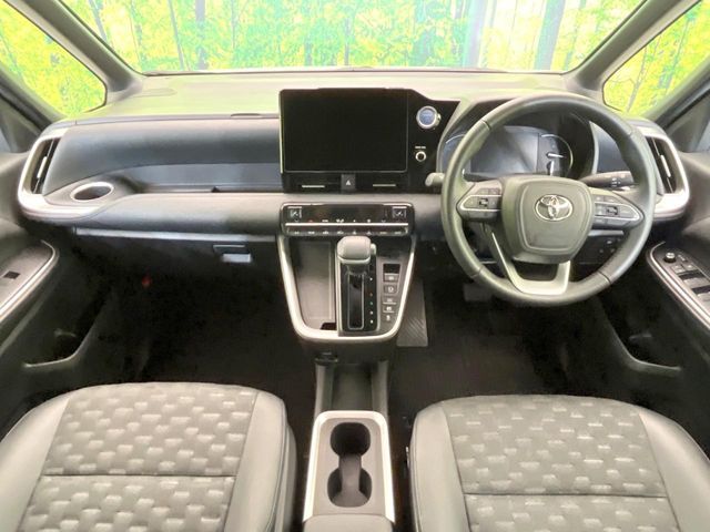 TOYOTA VOXY HYBRID 2023 Image 31