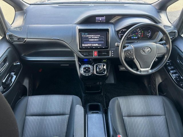 TOYOTA VOXY HYBRID 2017 Image 31