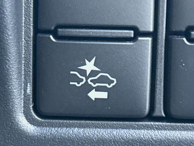 TOYOTA VOXY HYBRID 2017 Image 31