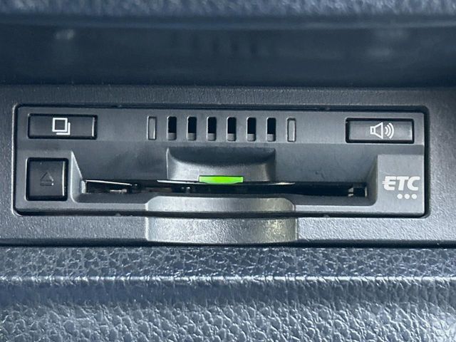 TOYOTA VOXY HYBRID 2017 Image 31