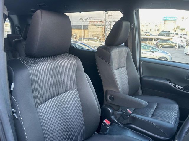 TOYOTA VOXY HYBRID 2017 Image 31