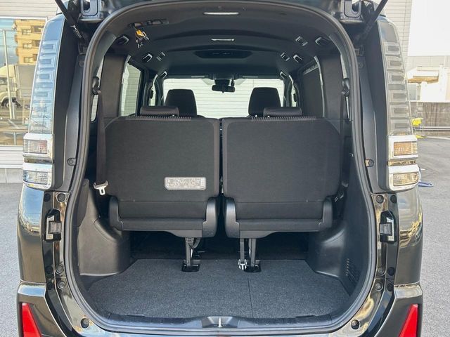 TOYOTA VOXY HYBRID 2017 Image 31