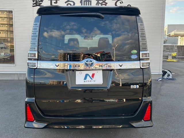 TOYOTA VOXY HYBRID 2017 Image 31