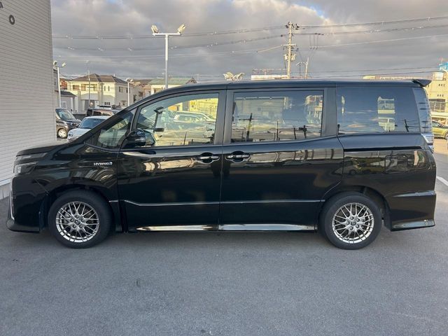 TOYOTA VOXY HYBRID 2017 Image 31