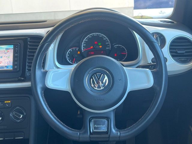 VOLKSWAGEN THE BEETL 2014 Image 31