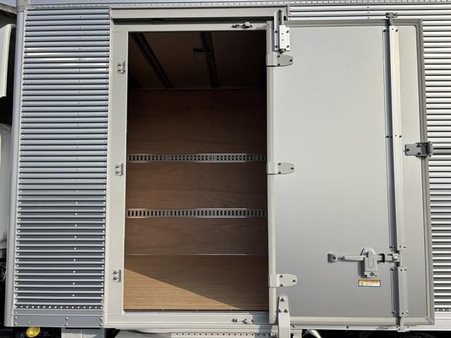 ISUZU ELF 2025 Image 31