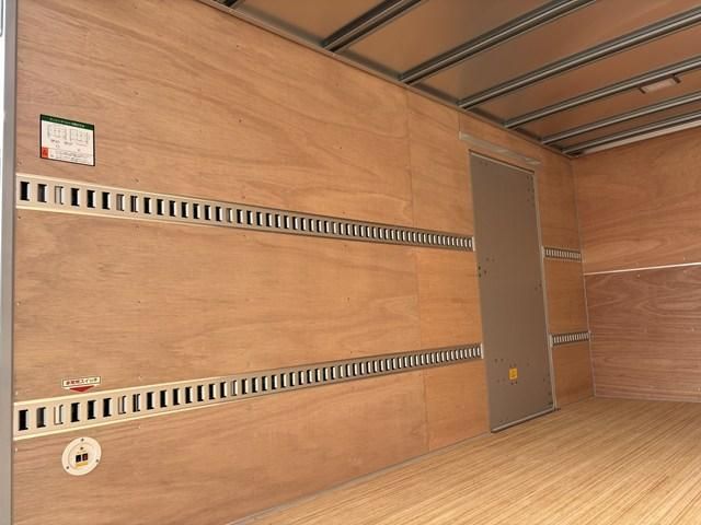 ISUZU ELF 2025 Image 31