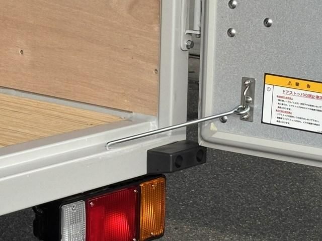 ISUZU ELF 2025 Image 31