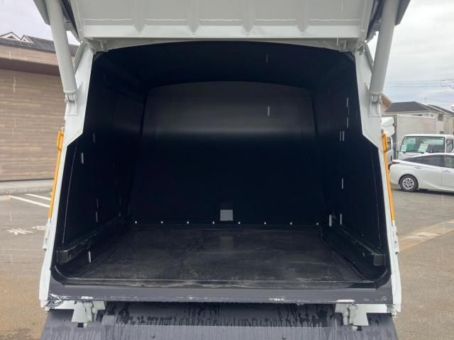 MITSUBISHI CANTER 2025 Image 31