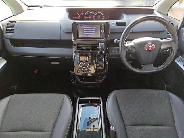 TOYOTA VOXY 2013 Image 31