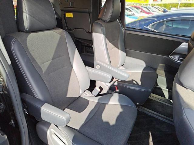 TOYOTA VOXY 2013 Image 31