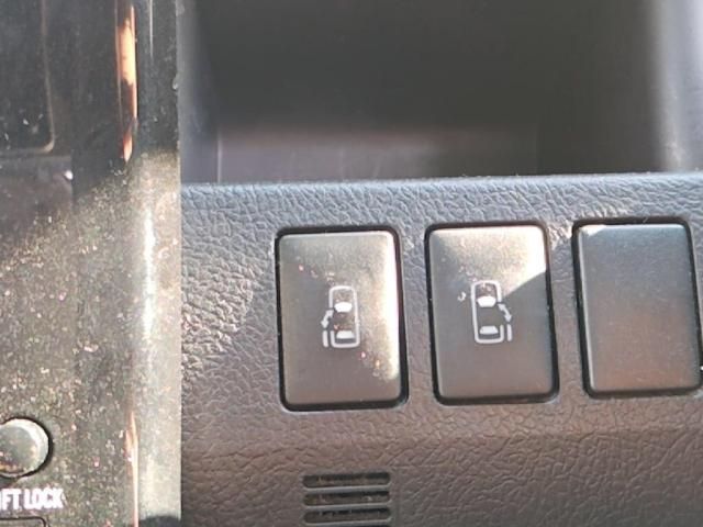 TOYOTA VOXY 2013 Image 31